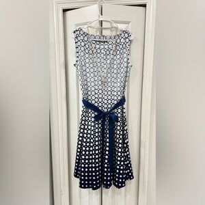 Beautiful Maria Gabrielle white and Navy blue mid length dress Sz L